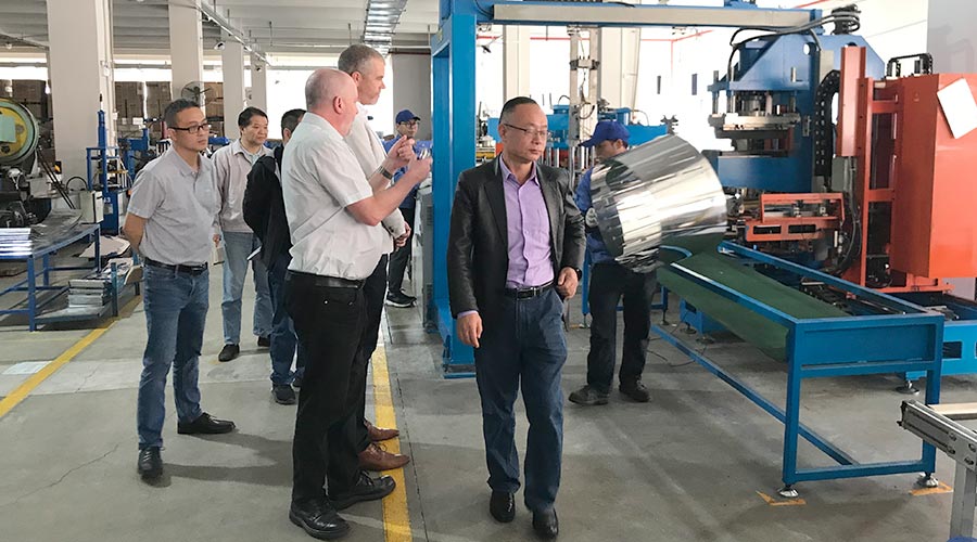 三年疫情后首訪！英國客戶Buyitdirec蒞臨金環(huán)電器視察