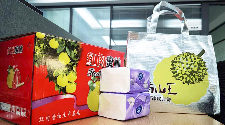 迎中秋 送關(guān)懷！金環(huán)電器給員工們派發(fā)中秋禮包