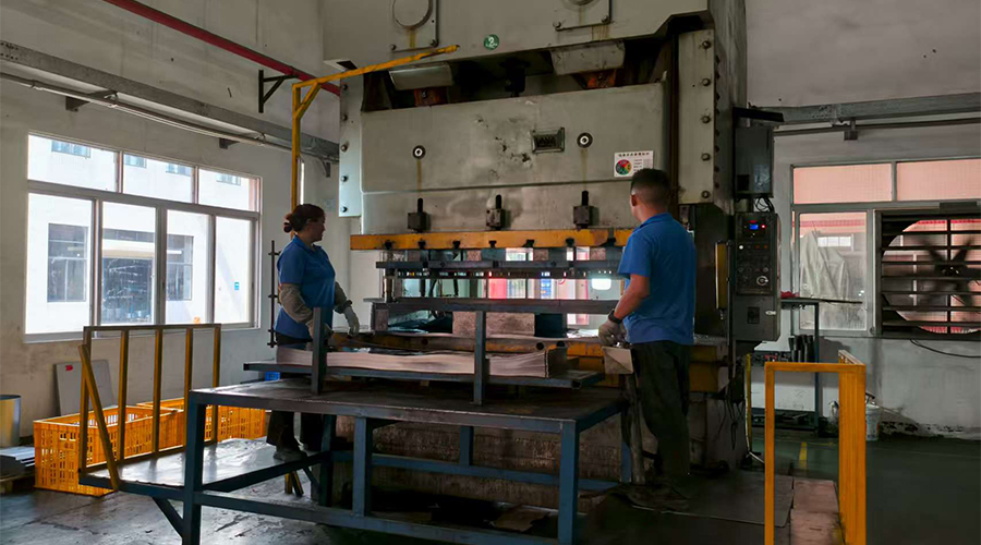 金環(huán)電器滾筒衣服烘干機箱體生產流程