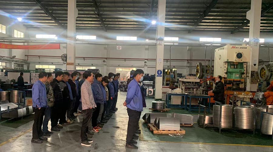 意氣奮發(fā)！金環(huán)電器沖壓車間組織人員開展例行早會